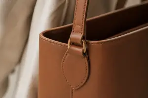 Geanta de piele: unde se uită cineva care se pricepe