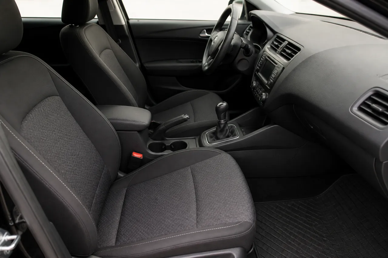 accesorii pentru protecția interiorului mașinii și organizare elegantă