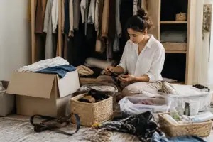 Antonimul lui sustenabil în consum înseamnă risipă și înlocuire rapidă